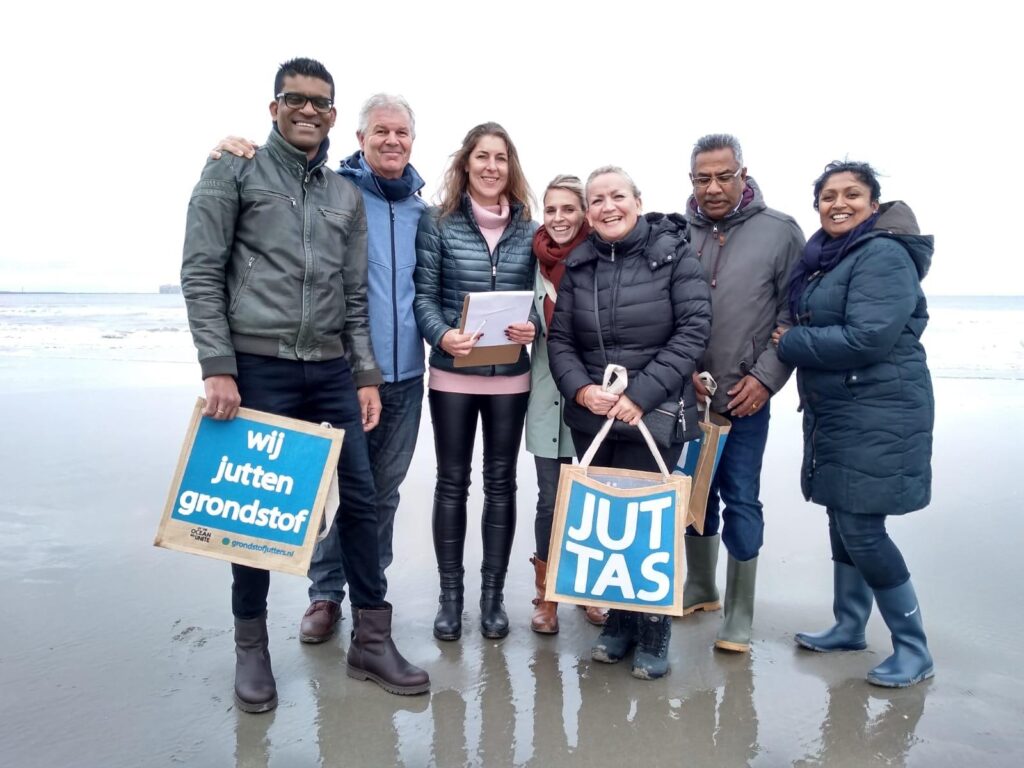 Bedrijfsuitje plastic soep met Asito - Karl Beerenfenger